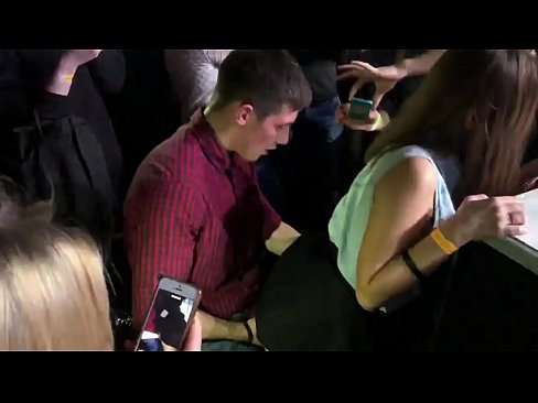 ❤️ Sexo real numa discoteca russa. Rapariga russa de 18 anos no ânus e vagina fodida numa discoteca ❤❌ Porno vídeo em nós pt.bsglass.ru ️❤
